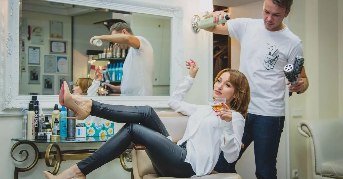 Desi's Full Service Salon