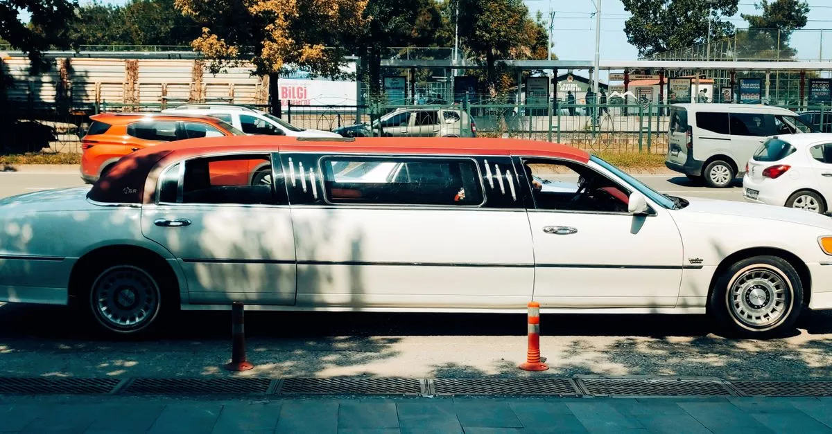 Deluxe Chicago Limo