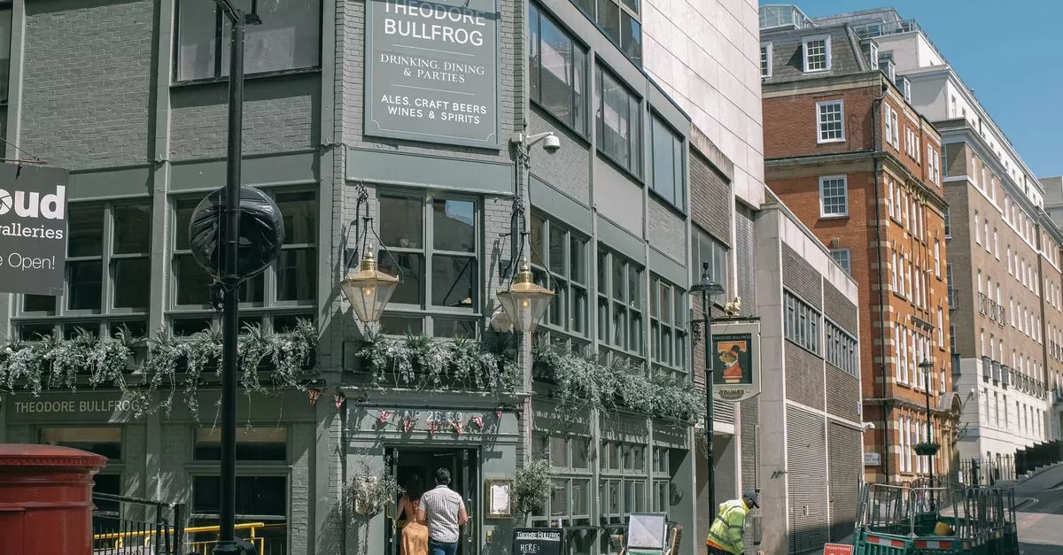 Roscoe Village Pub