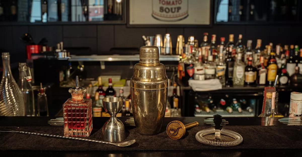 Gilt Bar